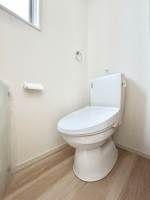 �g�C���@�g�C����1�K��2�K���ꂼ��ɔz�u����Ă��ĂƂĂ��֗��ł��B 