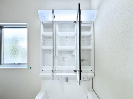 ���̑����ρ@�O�ʋ��̗��ɁA���ϕi��q���p�i�Ȃǂ����[�\�B���ʑ����������ƕۂ��܂��I