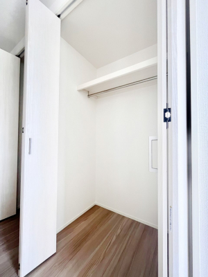 ���[�@��������ߗނ�ו��Ȃǂ̎��[�ɕ֗��ȃN���[�[�b�g�t���ł��B