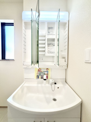 ���̑����ρ@�O�ʋ��̗��ɁA���ϕi��q���p�i�Ȃǂ����[�\�B���ʑ����������ƕۂ��܂��I