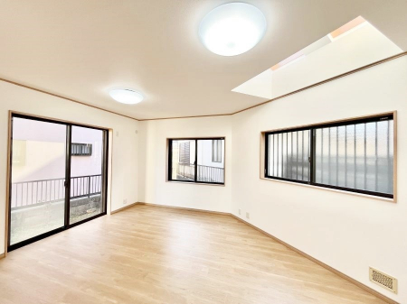 ���r���O�@���邢�z���������A�����̕��͋C�ɖ�������郊�r���O�_�C�j���O