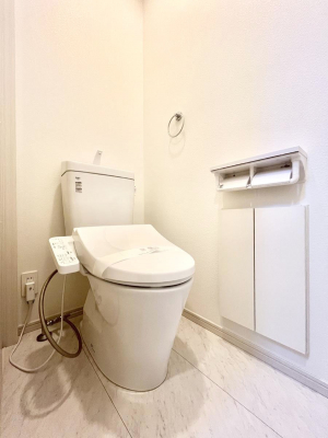 �g�C���@�g�C����1�K��2�K���ꂼ��ɔz�u����Ă��ĂƂĂ��֗��ł��B 