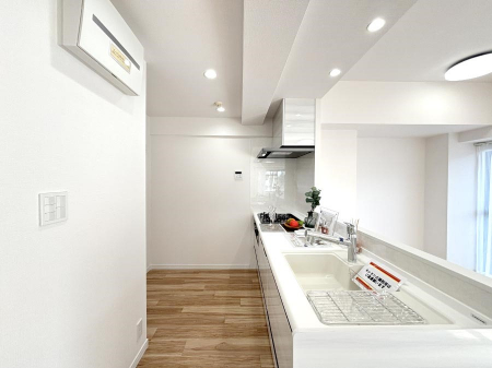 �L�b�`���@���������Ȃ���ł����Ƒ��Ƃ̉�b���y���߂�ΖʃL�b�`��