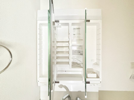 ���̑����ρ@�O�ʋ��̗��ɁA���ϕi��q���p�i�Ȃǂ����[�\�B���ʑ����������ƕۂ��܂��I