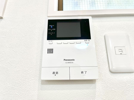 ���̑����ρ@���q�҂��m�F�ł���s�u���j�^�[�t�C���^�[�z��