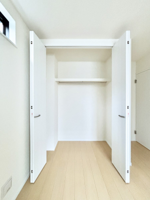 ���[�@�m���̃N���[�[�b�g�B���s��������̂Ō���̈ߗނ�����������܂�܂��B