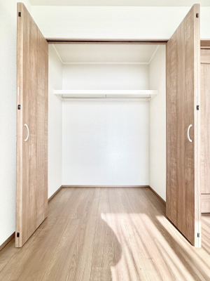 ���[�@�m���̃N���[�[�b�g�B���s��������̂Ō���̈ߗނ�����������܂�܂��B