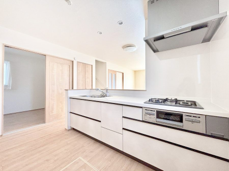 �L�b�`���@���r���O�ŗV�Ԃ��q�l�������Ȃ��炨�������ł���ΖʃL�b�`���B  