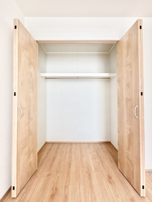 ���[�@�m���̃N���[�[�b�g�B���s��������̂Ō���̈ߗނ�����������܂�܂��B