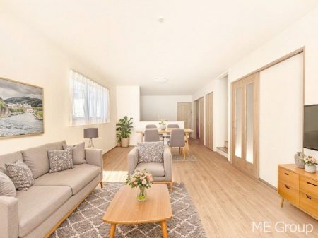 ���r���O�@�Ƒ��̘a�₩�ȉ�b���������Ă������B�J�����̂��郊�r���O�ł��B���Ƌ��CG�ł�  