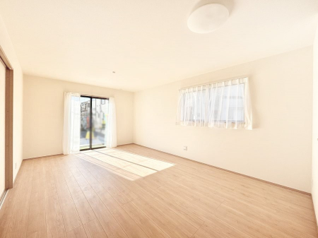 ���r���O�@�Ƒ��c���̎��Ԃ����������Ȃ��났�̃��r���O�_�C�j���O�B   