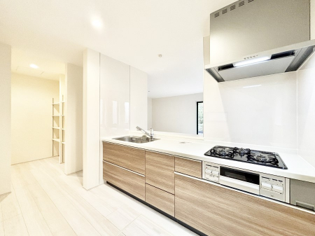 �L�b�`���@���r���O�ŗV�Ԃ��q�l�������Ȃ��炨�������ł���ΖʃL�b�`���B  