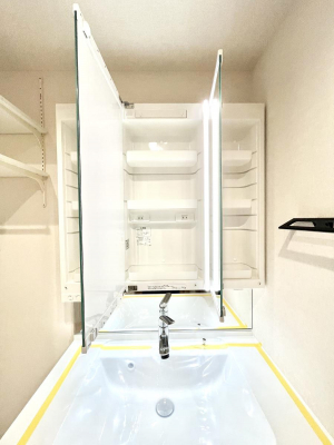 ���̑����ρ@�O�ʋ��̗��ɁA���ϕi��q���p�i�Ȃǂ����[�\�B���ʑ����������ƕۂ��܂��I