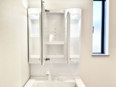 ���̑����ρ@�O�ʋ��̗��ɁA���ϕi��q���p�i�Ȃǂ����[�\�B���ʑ����������ƕۂ��܂��I