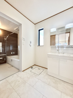 ̑@Ă̂ŎC̑ꏊłC\s܂B̐gxxCǂI