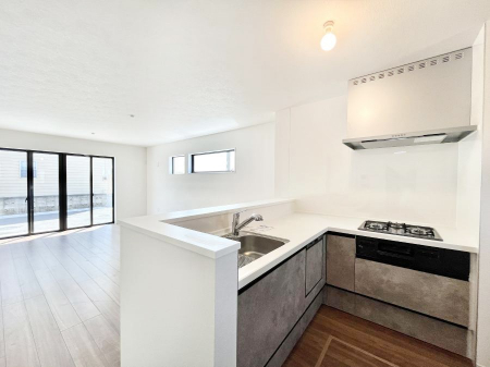 �L�b�`���@���������Ȃ���ł����Ƒ��Ƃ̉�b���y���߂�ΖʃL�b�`��