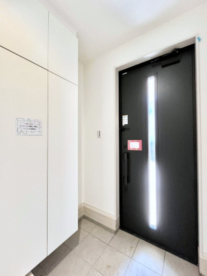 ���ց@�K���X�X���b�g�̓��������փh�A�������Ɍ���͂��Ă���܂�