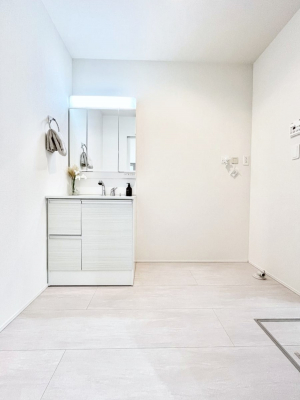 ���ʑ�E���ʏ��@��Ƃ�̐��ʃX�y�[�X�Œ��̐g�x�x���X���[�Y��