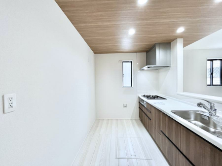 �L�b�`���@�u�₩�ȕ����ʂ蔲����L�b�`���B��������̂Ŗ��邭���C�ɂ��𗧂��܂��B