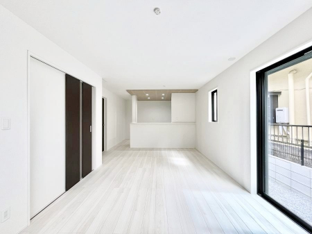 ���̑����ρ@�Ƒ��̏Ί炪���R�Ɛ��܂�Ă���A����ȕ��͋C�̃_�C�j���O�Ɏd�オ���Ă��܂��B