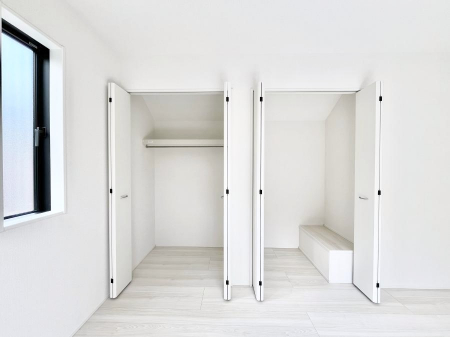 ���[�@�m���̃N���[�[�b�g�B���s��������̂Ō���̈ߗނ�����������܂�܂��B