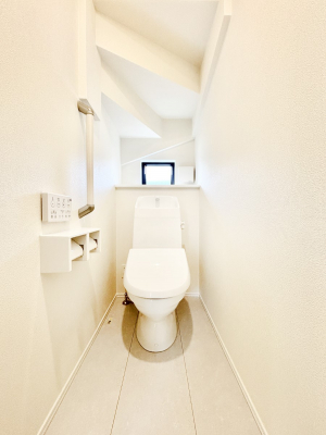 �g�C���@�g�C����1�K��2�K���ꂼ��ɔz�u����Ă��ĂƂĂ��֗��ł��B 