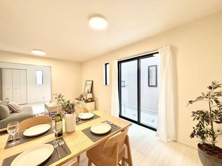 ���r���O�@�傫�ȑ����炽���Ղ�̗z���ƕ����������郊�r���O  