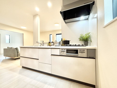 �L�b�`���@���������Ȃ���ł����Ƒ��Ƃ̉�b���y���߂�ΖʃL�b�`��