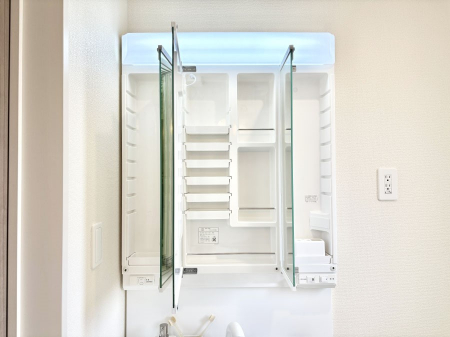 ���̑����ρ@�O�ʋ��̗��ɁA���ϕi��q���p�i�Ȃǂ����[�\�B���ʑ����������ƕۂ��܂��I