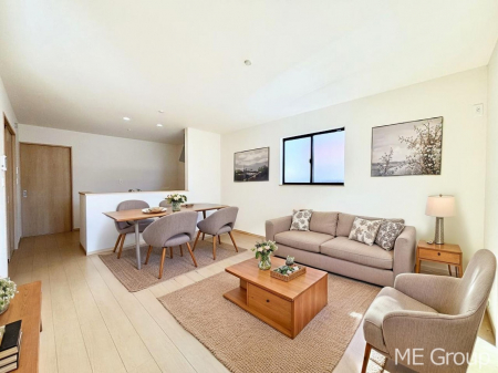 ���r���O�@�Ƒ��̘a�₩�ȉ�b���������Ă������B�J�����̂��郊�r���O�ł��B���Ƌ��CG�ł�  