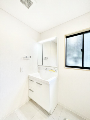 ���̑��@����������z���C�g�J���[����Ƃ��������h���[�X�y�[�X