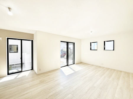 ���̑����ρ@�Ƒ��̏Ί炪���R�Ɛ��܂�Ă���A����ȕ��͋C�̃_�C�j���O�Ɏd�オ���Ă��܂��B