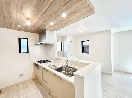 �L�b�`���@���������Ȃ���ł����Ƒ��Ƃ̉�b���y���߂�ΖʃL�b�`��