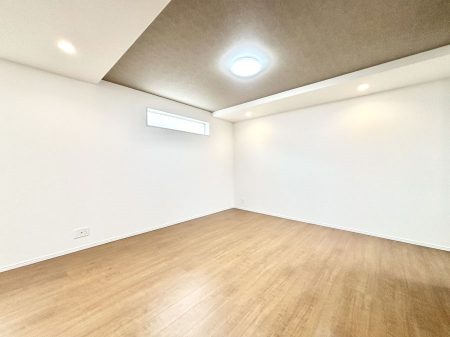 ̑ρ@Ƒ̏Ί炪RƐ܂ĂAȕ͋C̃_CjOɎdオĂ܂B