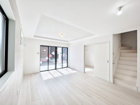 ���r���O�@���r���O�K�i�A������؂ȉƑ��ƃR�~���j�P�[�V�������Ƃ��Ƒ��v���̊Ԏ��