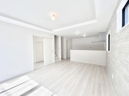 ���̑����ρ@�Ƒ��̏Ί炪���R�Ɛ��܂�Ă���A����ȕ��͋C�̃_�C�j���O�Ɏd�オ���Ă��܂��B