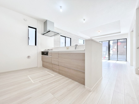 �L�b�`���@���r���O�ŗV�Ԃ��q�l�������Ȃ��炨�������ł���ΖʃL�b�`���B  