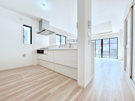 �L�b�`���@�J�E���^�[�z���ɂ��b�������Ȃ��疈���̂������������Ɗy����