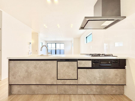 �L�b�`���@�������������I�ɁA�y�����I�V�X�e���L�b�`��