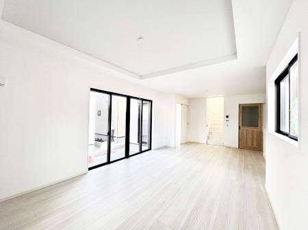 ���r���O�@�傫�ȑ����炽���Ղ�̗z���ƕ����������郊�r���O