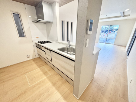 �L�b�`���@���r���O�ŗV�Ԃ��q�l�������Ȃ��炨�������ł���ΖʃL�b�`���B  