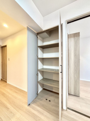 ���̑����ρ@���r���O���[�B�����Ɏ��[������ƕ����W�܂�LDK���X�b�L���Еt�������ł��ˁB  