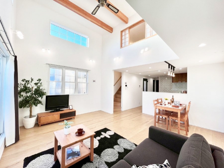 ���r���O�@��Ԃ����o����㕔�����������̗p���A���S�n�̗ǂ��ɂ�����������r���O  