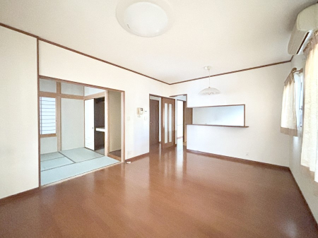 ���̑����ρ@�Ƒ��̏Ί炪���R�Ɛ��܂�Ă���A����ȕ��͋C�̃_�C�j���O�Ɏd�オ���Ă��܂��B