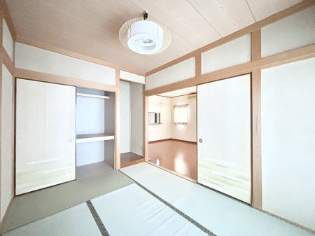 ���̑����ρ@���r���O�Ɨׂ荇���Ă���a���B�ق��ƈꑧ�ł���a�̋�Ԃ��Y�ꂸ�ɁB 