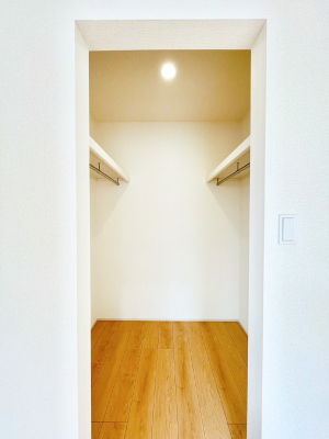 ̑@EH[NCN[[bgtŐԂLpł܂B