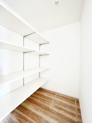 ���̑����ρ@�L�b�`���ɂ̓p���g���[�I�H�ނ̃X�g�b�N�͂������A���p�i�̎��[�Ȃǎg�����͂��낢��I