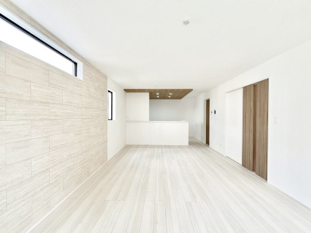 ���r���O�@���邢�z���������A�����̕��͋C�ɖ�������郊�r���O�E�_�C�j���O�B 