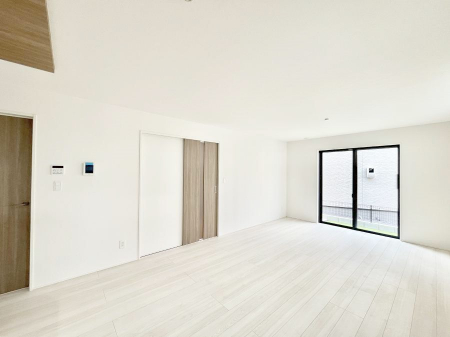 ���̑����ρ@�Ƒ��̏Ί炪���R�Ɛ��܂�Ă���A����ȕ��͋C�̃_�C�j���O�Ɏd�オ���Ă��܂��B