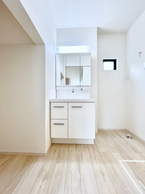 ���ʑ�E���ʏ��@��Ƃ�̐��ʃX�y�[�X�Œ��̐g�x�x���X���[�Y��